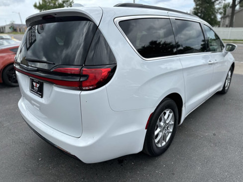 Used 2022 Chrysler Pacifica Touring-L image 7