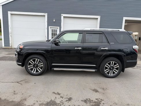 Used 2019 Toyota 4Runner SR5 Premium image 2