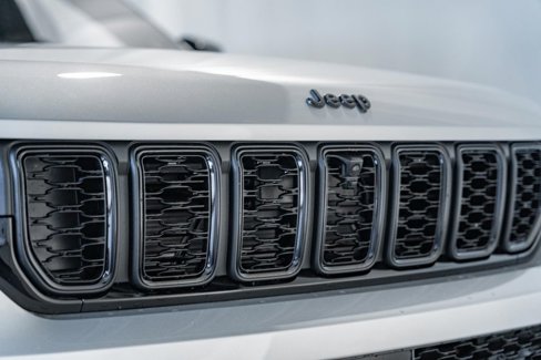 New 2025 Jeep Grand Cherokee L Limited w/ Luxury Tech Group II image 11