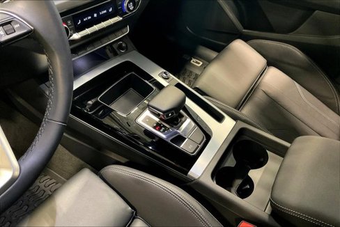 Certified 2025 Audi Q5 2.0T Premium image 17