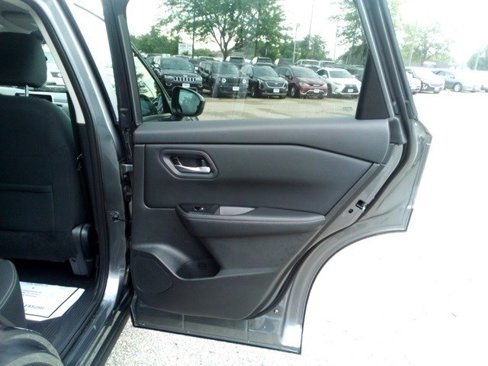 Used 2024 Nissan Rogue SV image 15