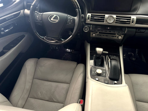 Used 2016 Lexus LS 460 w/ Comfort Package image 37