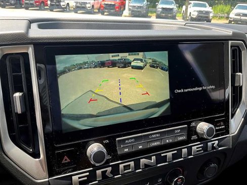 Certified 2025 Nissan Frontier SV image 19