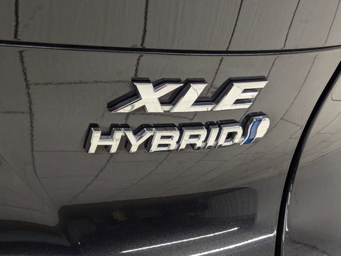 Used 2022 Toyota Venza XLE image 33