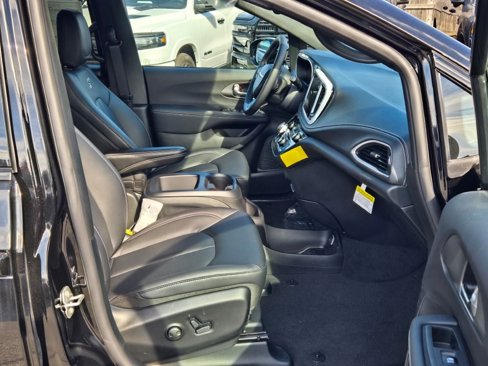 New 2026 Chrysler Pacifica Select image 5