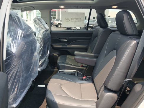 New 2025 Toyota Grand Highlander FWD image 8