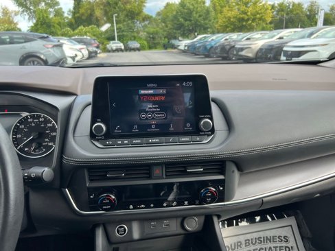 Used 2023 Nissan Rogue SV w/ SV Premium B Package image 28