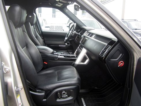 Used 2016 Land Rover Range Rover HSE image 16