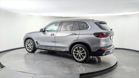 Used 2024 BMW X5 sDrive40i w/ Premium Package image 6