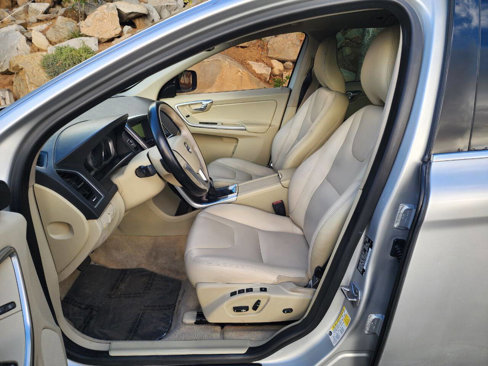 Used 2016 Volvo XC60 T5 Premier w/ Proximity Package image 11
