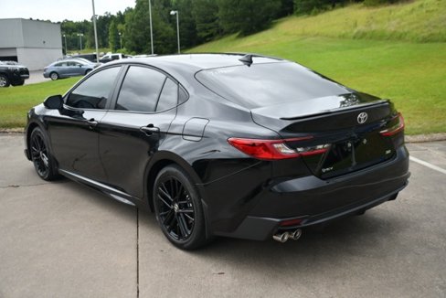 Used 2025 Toyota Camry SE image 4