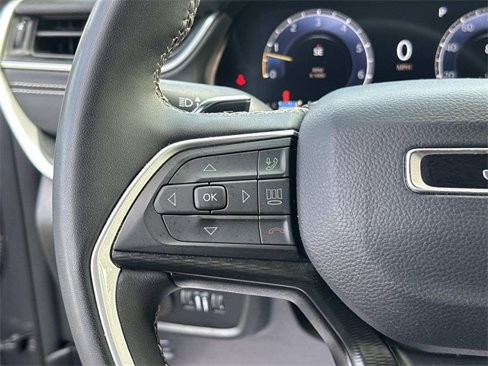 Used 2023 Jeep Grand Cherokee Altitude image 24