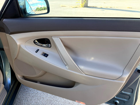 Used 2011 Toyota Camry LE image 20