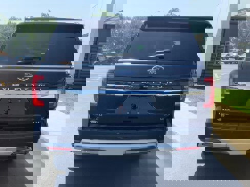 Used 2023 Ford Expedition Max Limited image 4