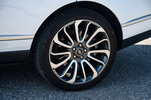 Used 2020 Land Rover Range Rover HSE image 24