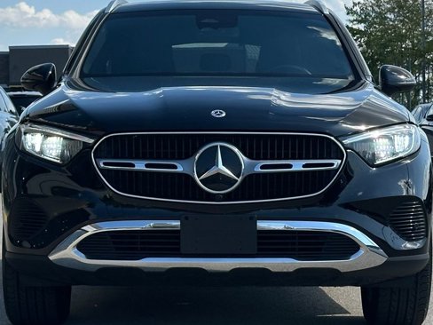 Used 2024 Mercedes-Benz GLC 300 4MATIC image 3