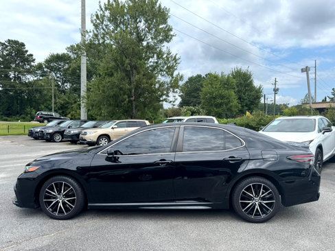 Used 2021 Toyota Camry SE image 4