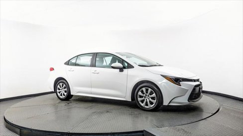 Used 2025 Toyota Corolla LE image 8