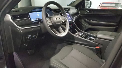 Used 2025 Jeep Grand Cherokee L Laredo image 20