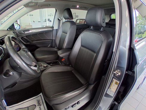 Used 2022 Volkswagen Tiguan SE image 9