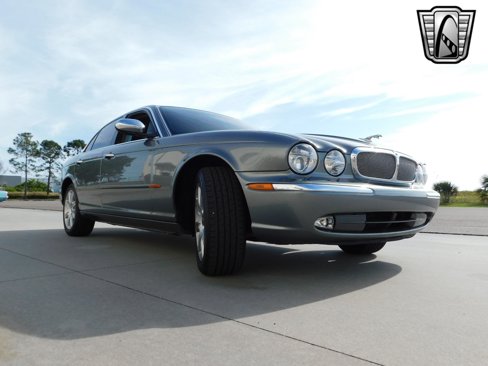 Used 2004 Jaguar XJ8 image 25