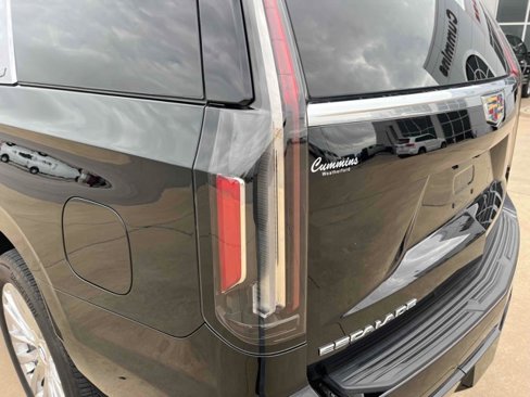 Used 2023 Cadillac Escalade Premium Luxury image 11