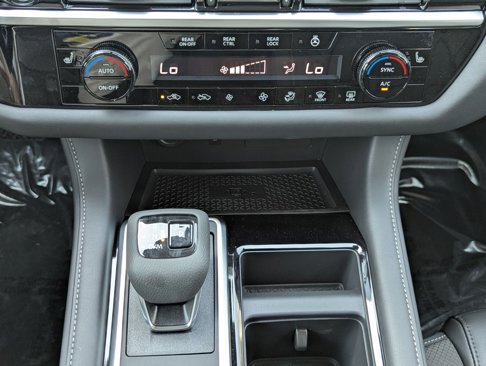 New 2025 Nissan Pathfinder Platinum image 18