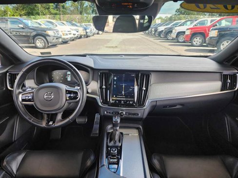 Used 2020 Volvo S90 T6 R-Design image 18