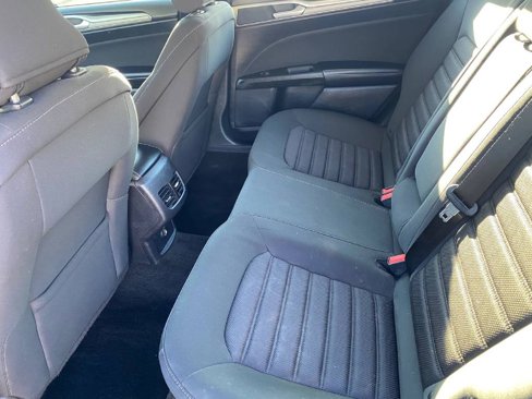 Used 2018 Ford Fusion SE w/ Fusion SE Technology Package image 8