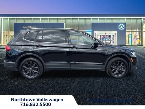 Certified 2024 Volkswagen Tiguan SE image 2