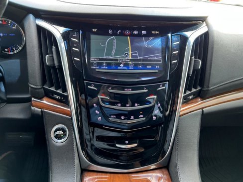 Used 2018 Cadillac Escalade Luxury image 18