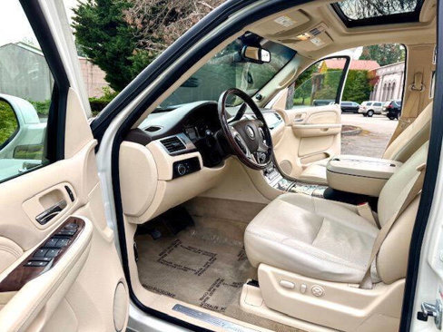 Used 2007 Cadillac Escalade AWD w/ Information Package image 24