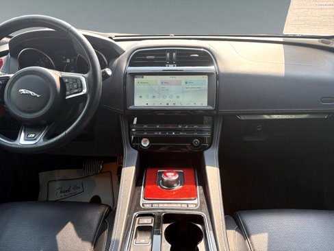 Used 2019 Jaguar F-PACE R-Sport image 11