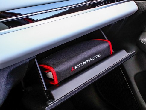 New 2025 Mitsubishi Outlander SE image 18