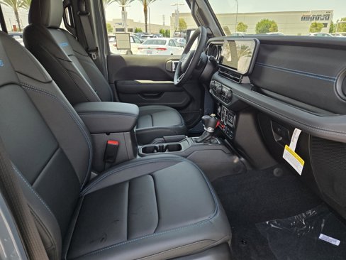 New 2025 Jeep Wrangler Unlimited Rubicon 4xe image 38