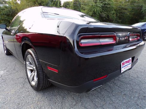 Used 2016 Dodge Challenger SXT image 7