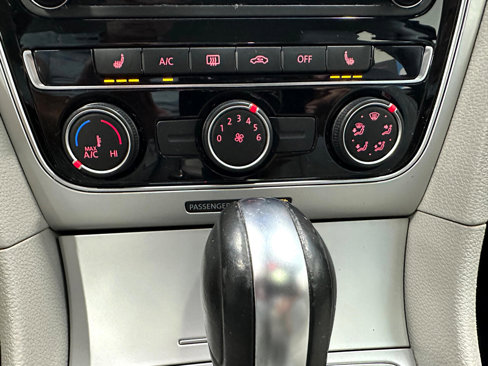 Used 2019 Volkswagen Passat Wolfsburg Edition image 37