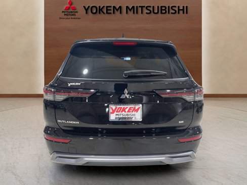 New 2025 Mitsubishi Outlander SE image 4