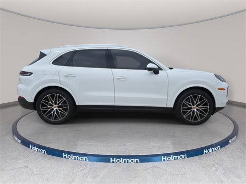 Used 2025 Porsche Cayenne image 4