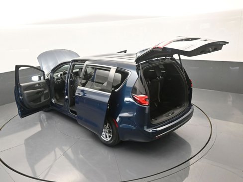 New 2025 Chrysler Pacifica Select image 60