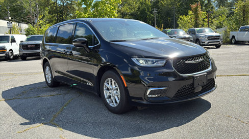 New 2026 Chrysler Pacifica Select image 3