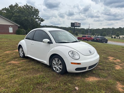 Used 2010 Volkswagen Beetle Coupe image 4