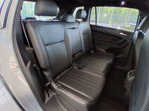Used 2022 Volkswagen Tiguan SE R-Line image 23