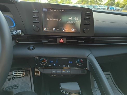 Used 2025 Hyundai Elantra Sport image 22