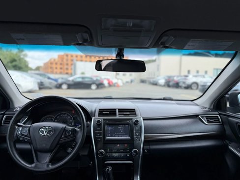 Used 2015 Toyota Camry LE image 19