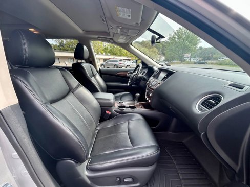 Used 2019 Nissan Pathfinder Platinum w/ Cargo Package image 20