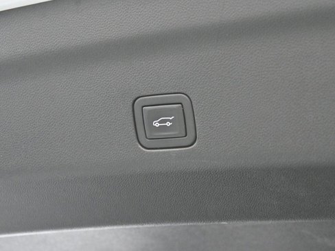 Used 2023 Chevrolet Tahoe Z71 image 10