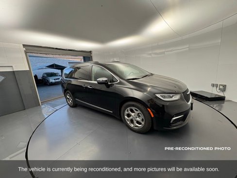 Used 2023 Chrysler Pacifica Limited image 7