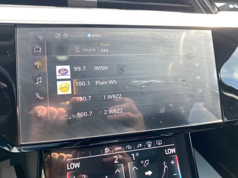 Used 2021 Audi e-tron Prestige w/ Prestige Package image 19