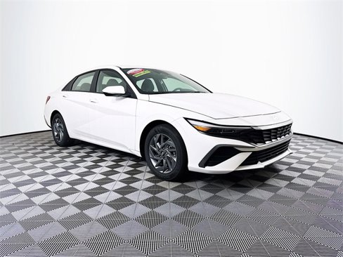 Used 2024 Hyundai Elantra SEL image 10